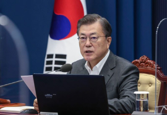 문재인 대통령이 10일 오전 청와대에서 취임 4주년 대국민 특별연설을 하고 있다.<연합뉴스>